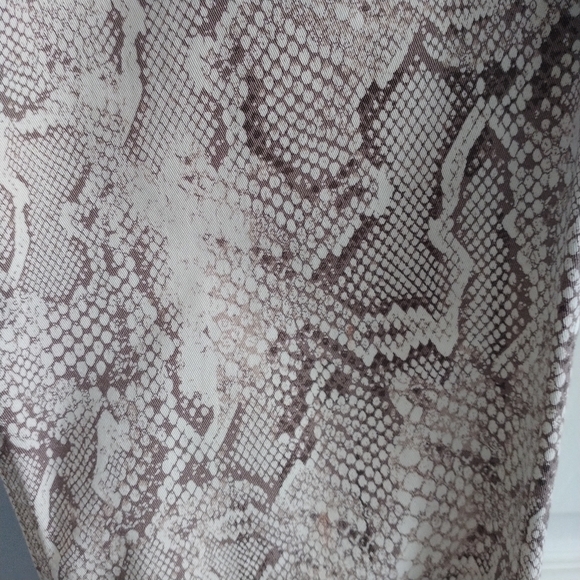 White House Black Market Faux Snakeskin Print High Rise Straight Leg Jeans 14 - Picture 2 of 9